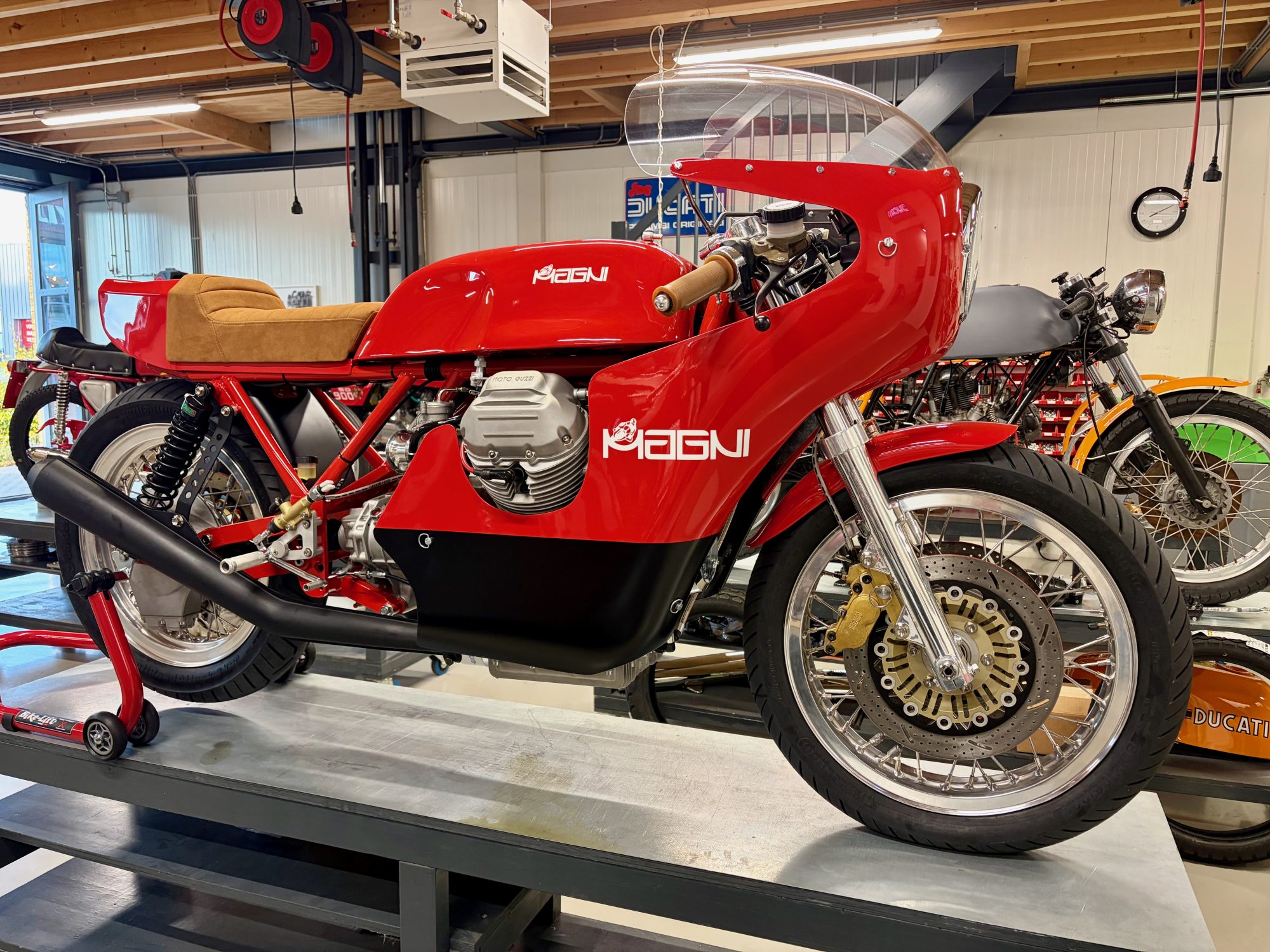 Magni – Moto Guzzi 1000 Bol d’Or – Complete Build Series